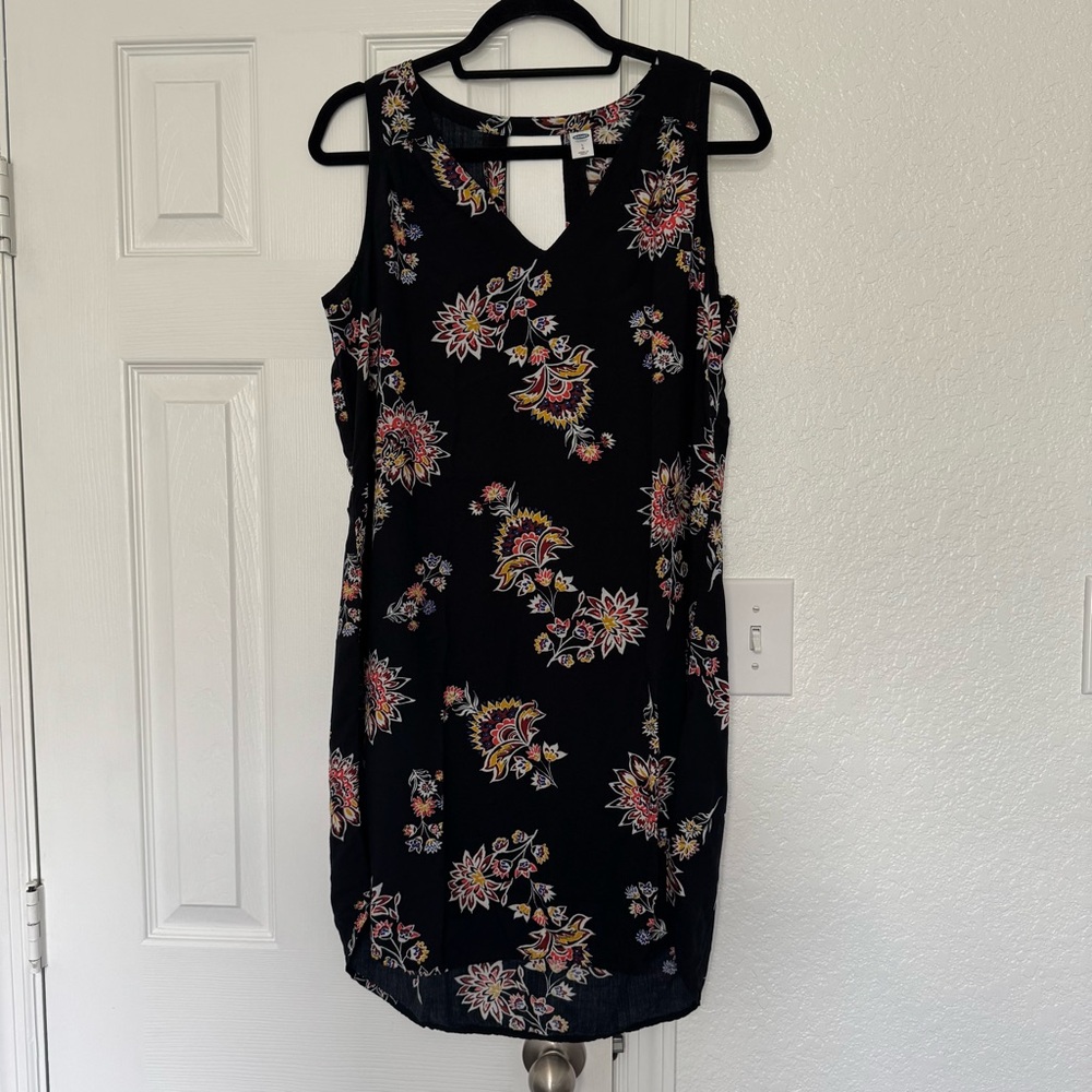 Old Navy Black Floral Sleeveless Black Blouse Large